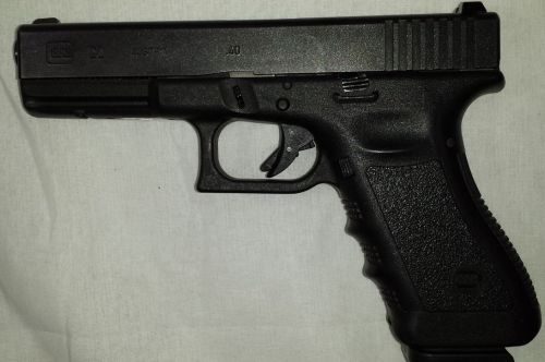 Used Glock 22 Gen 3 with 3 15 roud mags and Night Sights
