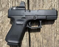 USED GLOCK 19 G5 MOS LEUPOLD DELTAPOINT EXTRAS USED GLOCK 19 G5 MOS LEUPOLD DELTAPOINT EXTRAS